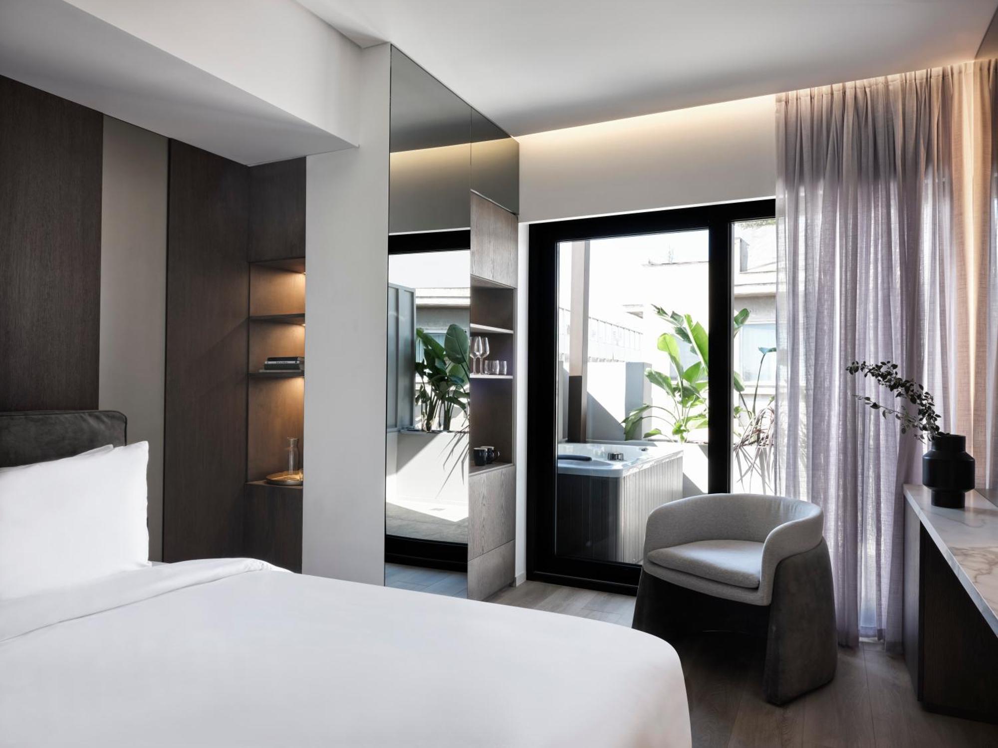Deluxe King Room with Balcony